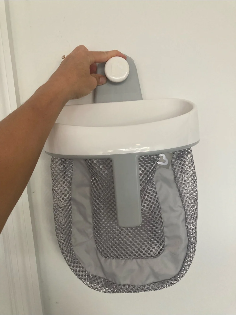 Munchkin Brand White & Gray Suction-Cup Bath Storage Mesh Organizer